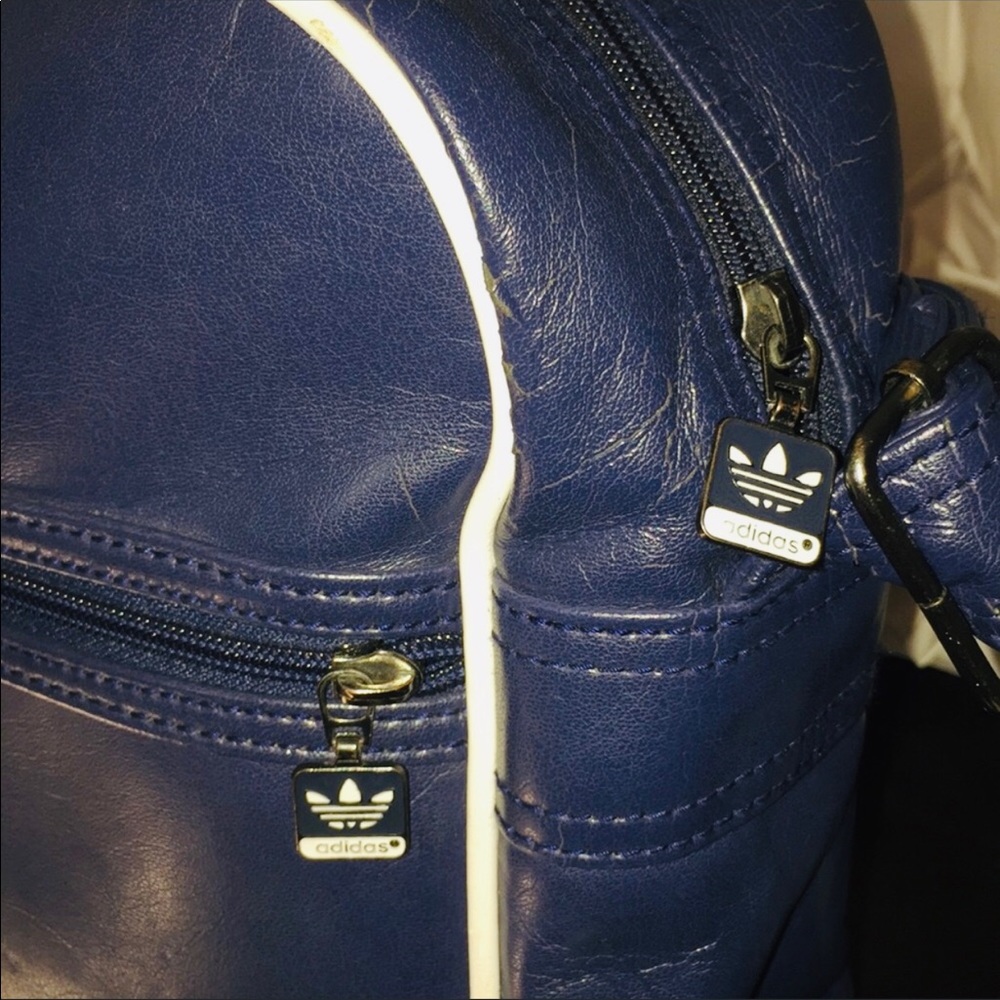 **SOLD** Adidas Vintage Carry On Style Bag - Picture 4 of 5